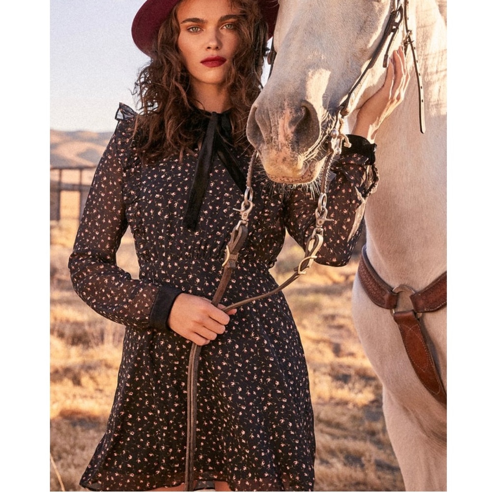 NWT Neilsa Black Floral Print Long Sleeve Skater Dress